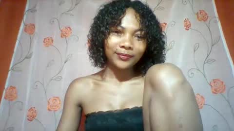 Snapshot of lyndah19 chatting on 11/26/25, 08:48 lyndah19 online show from 11/26/25, 08:48