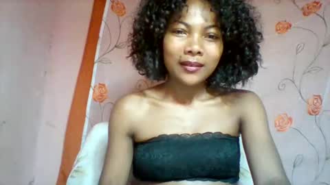 Snapshot of lyndah19 chatting on 11/26/25, 10:44 lyndah19 online show from 11/26/25, 10:44