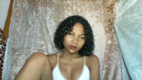 Snapshot of lyndah19 chatting on 11/27/25, 11:23 lyndah19 online show from 11/27/25, 11:23