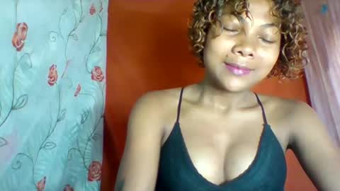 lyndah19 online show from 01/19/26, 09:35