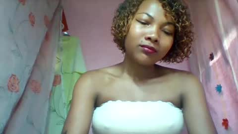 lyndah19 online show from 02/06/26, 07:34