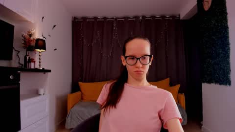 Sara online show from 02/09/25, 04:07