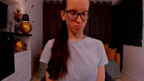 Sara online show from 02/25/25, 01:52