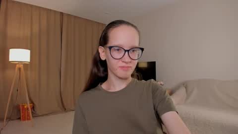 Sara online show from 10/08/25, 04:15