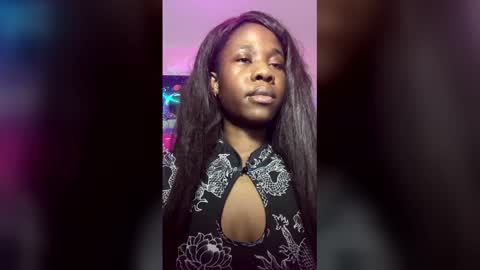 lynflowers online show from 12/13/25, 08:36