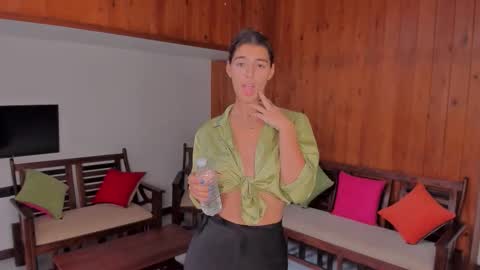 Snapshot of lynn_jackson chatting on 11/09/25, 04:44 LYNN online show from 11/09/25, 04:44