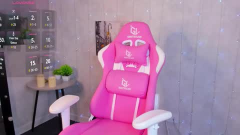 Lynn online show from 10/25/25, 11:21