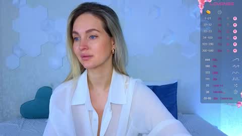 Snapshot of lynna_sparks chatting on 12/01/25, 03:44 Lana online show from 12/01/25, 03:44