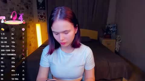 Cozy Lynns room online show from 11/30/25, 08:40