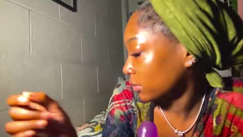 Snapshot of lynneluxuryplay chatting on 03/06/25, 05:35 IVYGold online show from 03/06/25, 05:35