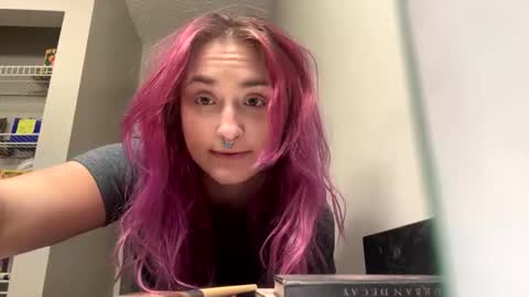 Snapshot of lynnkitten69000 chatting on 12/18/25, 01:33 Lynn online show from 12/18/25, 01:33