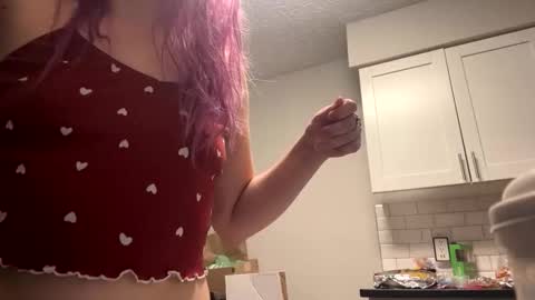 Snapshot of lynnkitten69000 chatting on 12/18/25, 02:12 Lynn online show from 12/18/25, 02:12