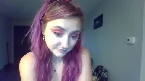 Snapshot of lynnkitten69000 chatting on 04/17/26, 11:52 Lynn online show from 04/17/26, 11:52