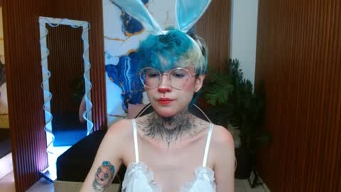lyra_tay online show from 04/05/26, 11:29