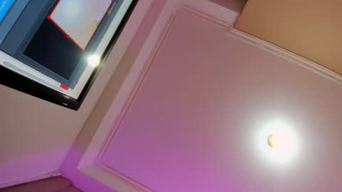 Lyravendrell online show from 12/21/25, 02:02