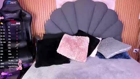 Snapshot of lys_with chatting on 11/15/25, 03:37 VIVIANA online show from 11/15/25, 03:37