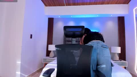 Snapshot of lyssa_muller chatting on 10/24/25, 12:56 Lyssa Everyday From 0700 to 1630 Col Time online show from 10/24/25, 12:56