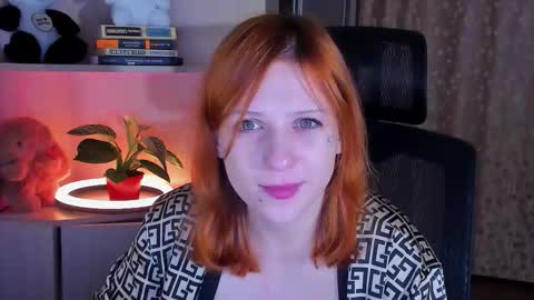 lyssan_xo online show from 11/28/25, 04:31