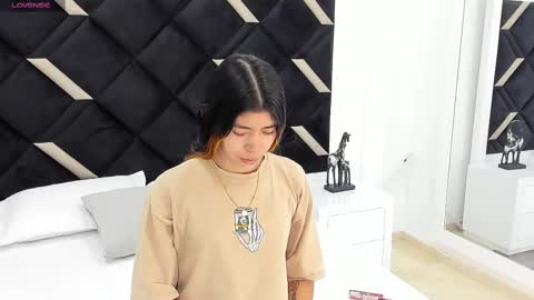 Snapshot of lyxi_ chatting on 09/27/25, 11:37 Lyxi online show from 09/27/25, 11:37