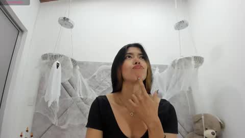 Snapshot of lyxi_ chatting on 10/09/25, 11:30 Lyxi online show from 10/09/25, 11:30