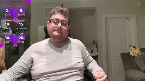 Snapshot of lyxx_2 chatting on 12/19/25, 02:07 lyxx_2 online show from 12/19/25, 02:07