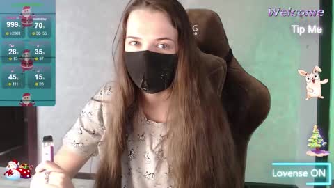 Snapshot of m00n8kiki chatting on 12/20/25, 10:11 Ksu online show from 12/20/25, 10:11