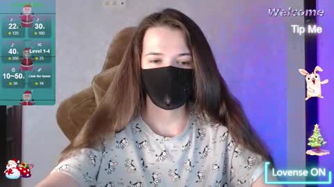 Snapshot of m00n8kiki chatting on 12/22/25, 06:43 Ksu online show from 12/22/25, 06:43