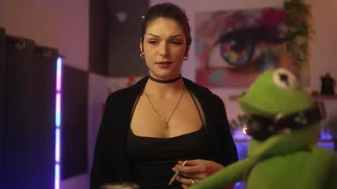 Snapshot of m1agarand chatting on 11/12/25, 08:19 M1A Dddy online show from 11/12/25, 08:19