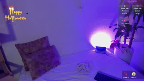 Snapshot of m1lk_choc chatting on 10/18/25, 12:35 Mila online show from 10/18/25, 12:35