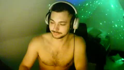 Snapshot of m1recevierrr chatting on 12/27/24, 04:26 m1recevierrr online show from 12/27/24, 04:26