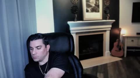 Snapshot of m4ck764561 chatting on 11/10/25, 08:24 m4ck online show from 11/10/25, 08:24