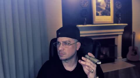 Snapshot of m4ck764561 chatting on 12/20/25, 08:21 m4ck online show from 12/20/25, 08:21