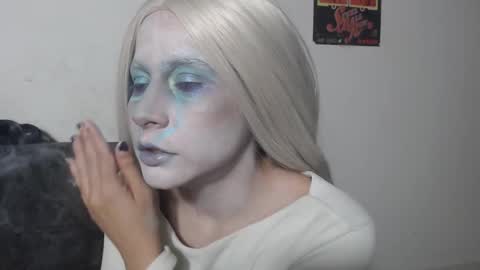 Snapshot of m4ng4b1tch chatting on 09/14/25, 11:09 m4ng4b1tch online show from 09/14/25, 11:09