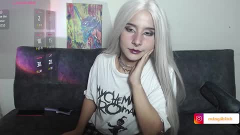 Snapshot of m4ng4b1tch chatting on 10/11/25, 07:29 m4ng4b1tch online show from 10/11/25, 07:29