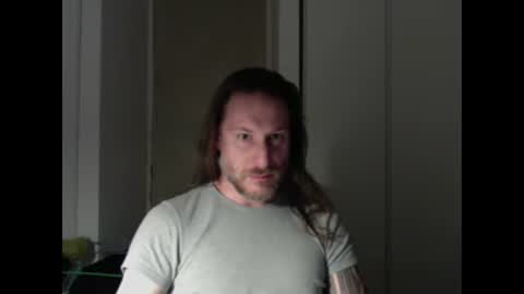 Snapshot of m4rduk81 chatting on 12/17/25, 04:51 m4rduk online show from 12/17/25, 04:51