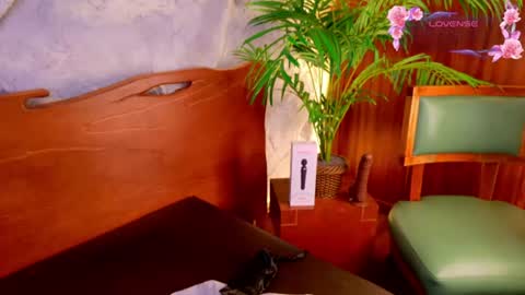 Snapshot of maaluuh chatting on 06/11/26, 05:16 Malu Lopez online show from 06/11/26, 05:16