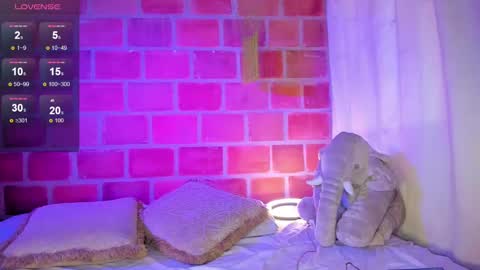 Snapshot of maax_taylor01 chatting on 02/13/25, 07:10 online show from 02/13/25, 07:10