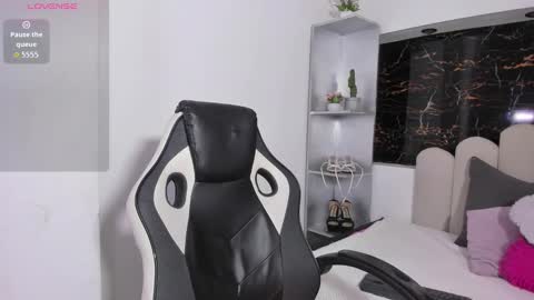 Mazikeen  online show from 11/05/25, 04:34