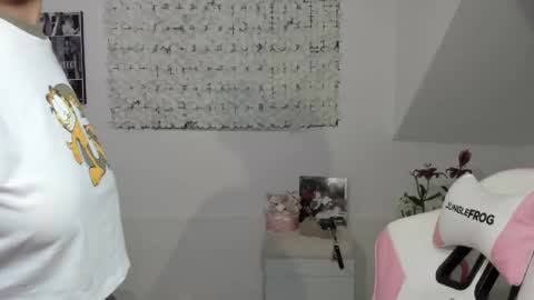 Snapshot of macdelice chatting on 12/03/24, 05:20 Mac Delice online show from 12/03/24, 05:20