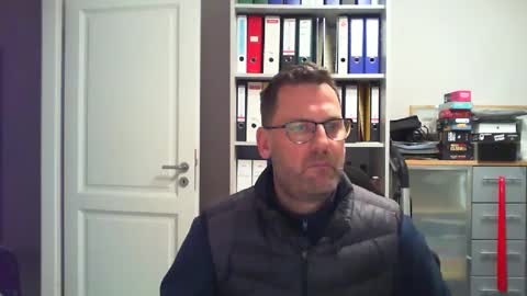 Snapshot of macfly67 chatting on 12/20/24, 04:14 macfly67 online show from 12/20/24, 04:14