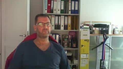 Snapshot of macfly67 chatting on 10/04/25, 07:28 macfly67 online show from 10/04/25, 07:28