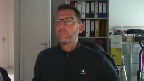 macfly67 online show from 12/15/25, 09:46