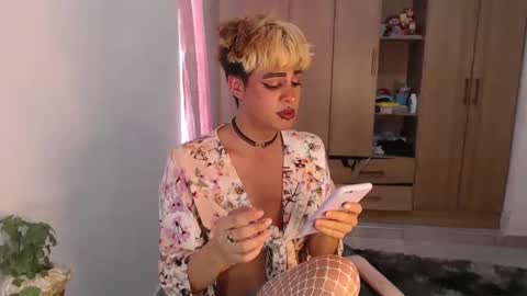 Snapshot of machissex chatting on 01/03/25, 06:35 machissex online show from 01/03/25, 06:35