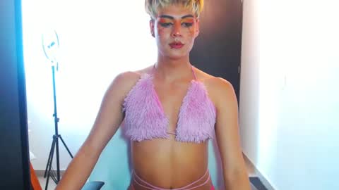 Snapshot of machissex chatting on 02/27/25, 02:32 machissex online show from 02/27/25, 02:32