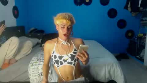 Snapshot of machissex chatting on 11/28/25, 01:08 machissex online show from 11/28/25, 01:08