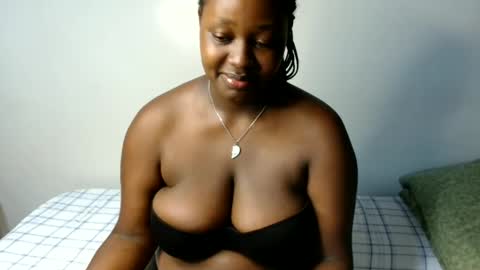 Snapshot of macie_smith chatting on 03/19/26, 05:44 smith online show from 03/19/26, 05:44