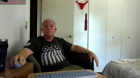 mackdocc001 online show from 04/27/26, 05:55