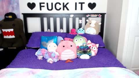 Snapshot of mackenziewolfe chatting on 01/04/25, 09:32 Mackenzie Wolfe online show from 01/04/25, 09:32