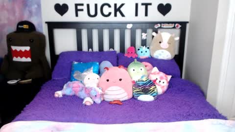 Snapshot of mackenziewolfe chatting on 10/25/25, 03:47 Mackenzie Wolfe online show from 10/25/25, 03:47