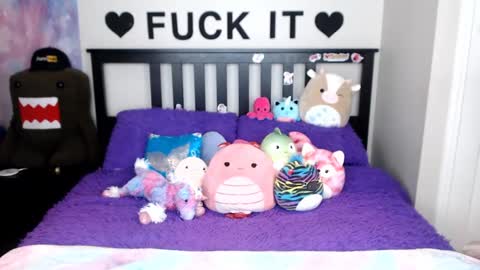 Snapshot of mackenziewolfe chatting on 10/26/25, 04:07 Mackenzie Wolfe online show from 10/26/25, 04:07